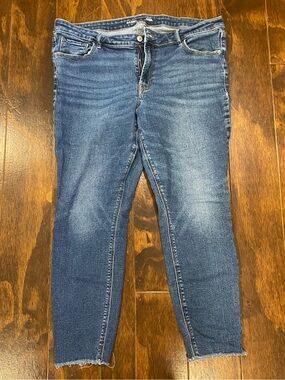 Mid Rise Rockstar Super Skinny Ankle Jean ✨💙